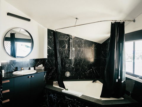 Waves Byron Bay - Tourism Guide 22