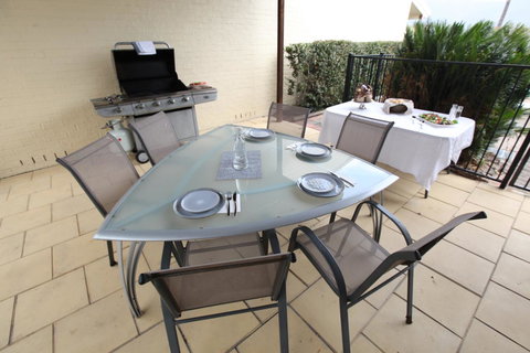 Great Escape Lofts - Travel Agents 25