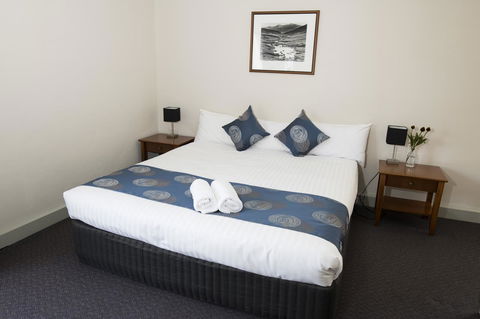 Banjo Paterson Inn - Tourism Guide 25