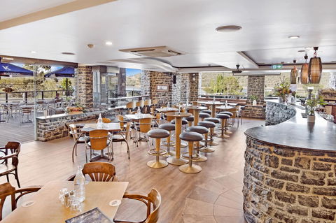 Banjo Paterson Inn - Tourism Guide 8