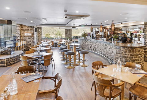 Banjo Paterson Inn - Tourism Guide 9