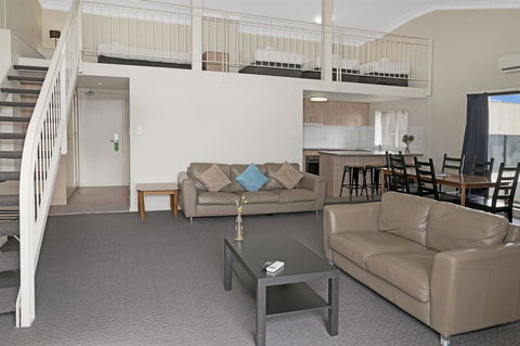 Banjo Paterson Inn - Tourism Guide 28