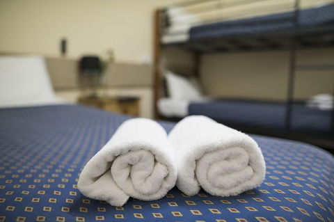 Banjo Paterson Inn - Tourism Guide 12