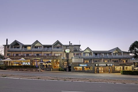 Banjo Paterson Inn - Tourism Guide 6