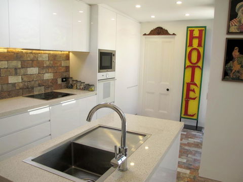 Apple Tree Cottage - Travel Agents 5