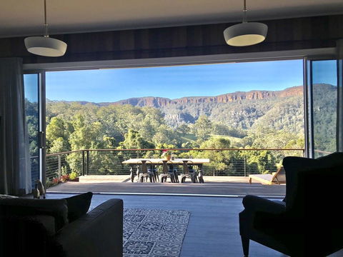 Amaroo Valley Springs - Tourism Guide 4