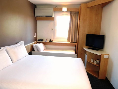 Ibis Thornleigh - Travel Search 2