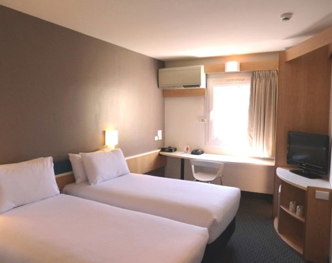 Ibis Thornleigh - Travel Search 24