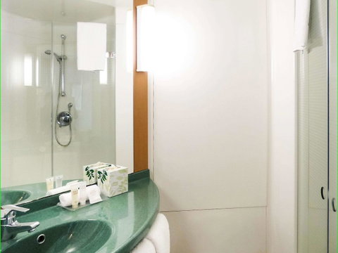 Ibis Thornleigh - Travel Search 32