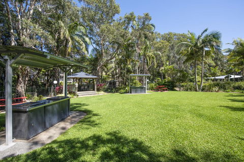 Flynns Beach Resort - Travel Agents 9