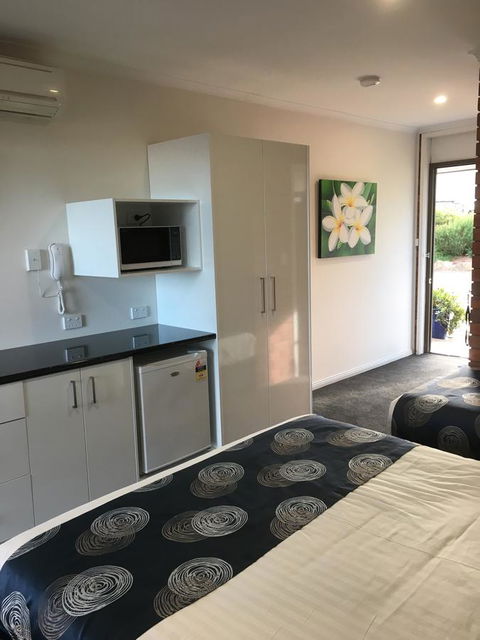 Pelican Motor Inn - Tourism Guide 41