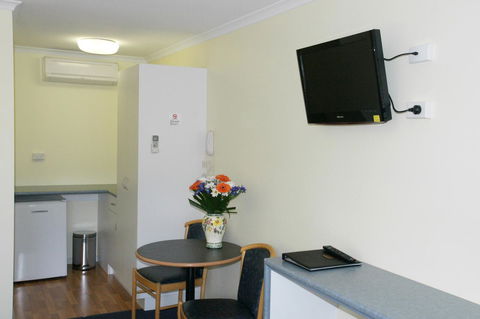 Pelican Motor Inn - Tourism Guide 32