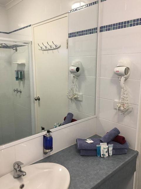 Pelican Motor Inn - Tourism Guide 28