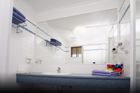 Pelican Motor Inn - Tourism Guide 30