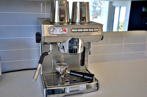 Neptune I Absolute Beachfront I Stunning Views - Travel Agents 9