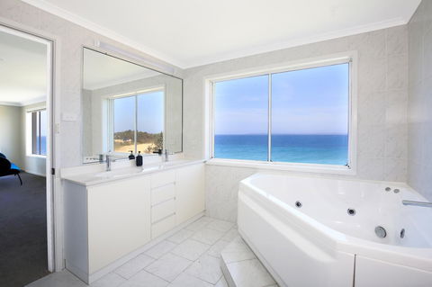 Neptune I Absolute Beachfront I Stunning Views - Travel Agents 18