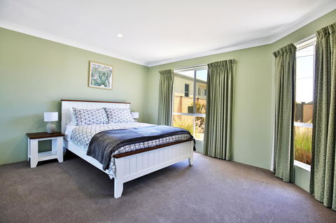 Neptune I Absolute Beachfront I Stunning Views - Travel Agents 15