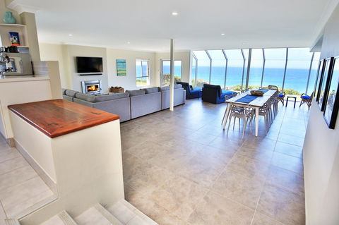 Neptune I Absolute Beachfront I Stunning Views - Travel Agents 2