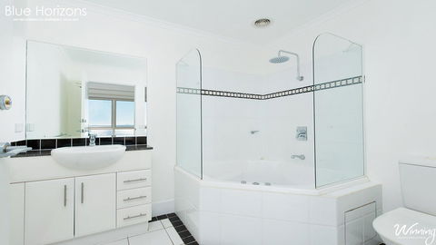 Blue Horizons, Unit 808, 41-45 Shoal Bay Road - Cruises Travel 14