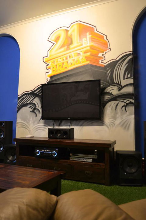 Mad Monkey Kings Cross - Cruises Travel 17