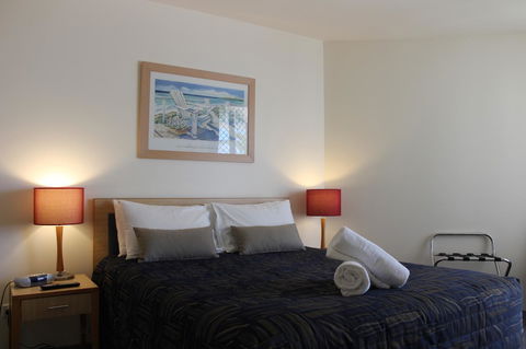 The Boathouse Resort Luxury Apartments - Travel Agents 4