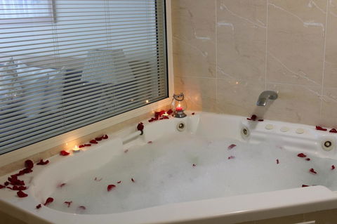 The Boathouse Resort Luxury Apartments - Travel Agents 20