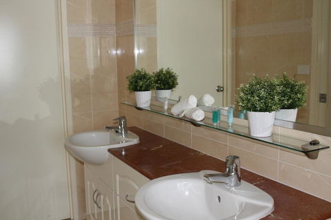 The Boathouse Resort Luxury Apartments - Travel Agents 18