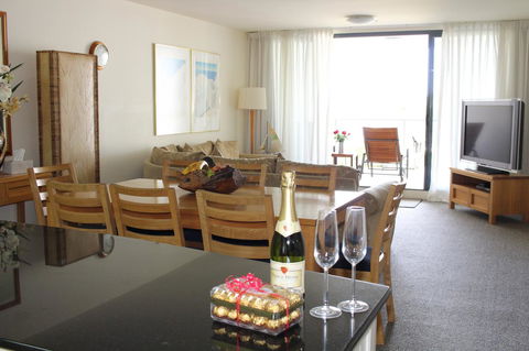 The Boathouse Resort Luxury Apartments - Travel Agents 21