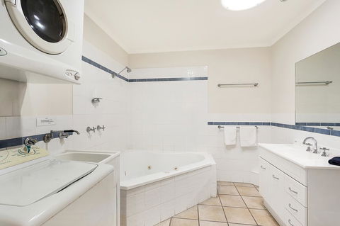Sails Luxury Apartments Merimbula - Travel Search 26
