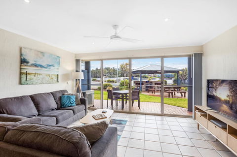 Sails Luxury Apartments Merimbula - Travel Search 36