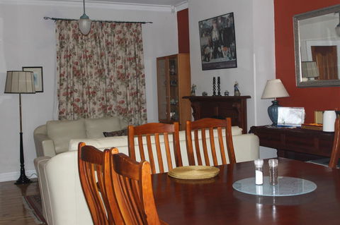 Boot Makers Cottage - Travel Search 5