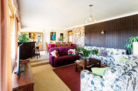 Coal D\' Vine VIEW - Cessnock NSW - Travel Search 10