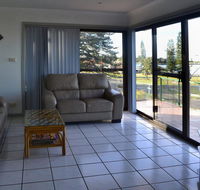 Oxley 8 at Tuncurry - Travel Search