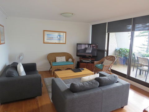 Manly Paradise Motel & Apartments - Travel Agents 25