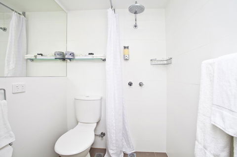 Manly Paradise Motel & Apartments - Travel Agents 9