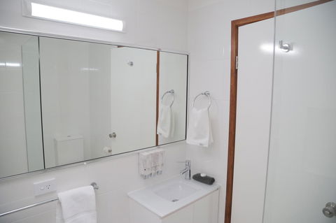 Sapphire Waters Motor Inn - Travel Search 32