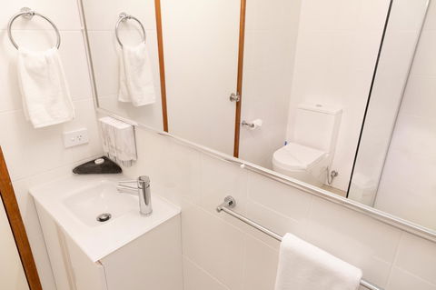Sapphire Waters Motor Inn - Travel Search 2