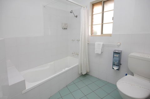 Sapphire Waters Motor Inn - Travel Search 18