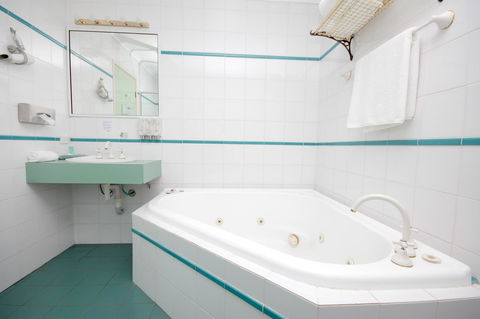 Sapphire Waters Motor Inn - Travel Search 7