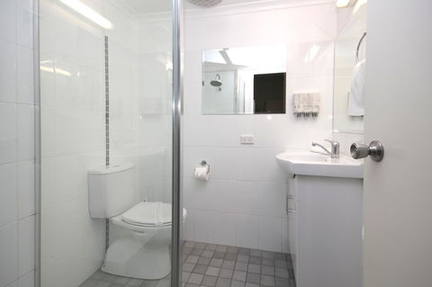 Sapphire Waters Motor Inn - Travel Search 24