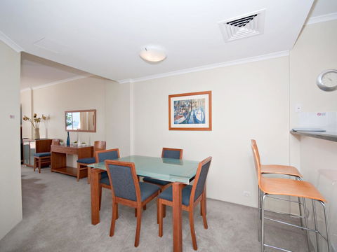 Messines Street, Breakwater Apartment, 104 - Travel Agents 3