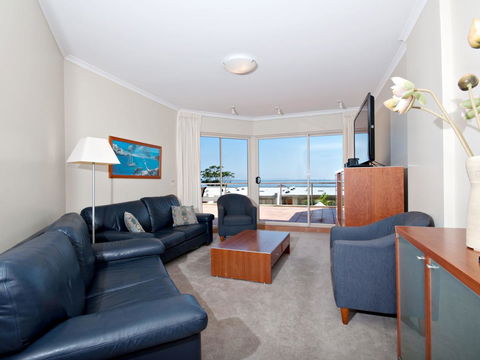 Messines Street, Breakwater Apartment, 104 - Travel Agents 1