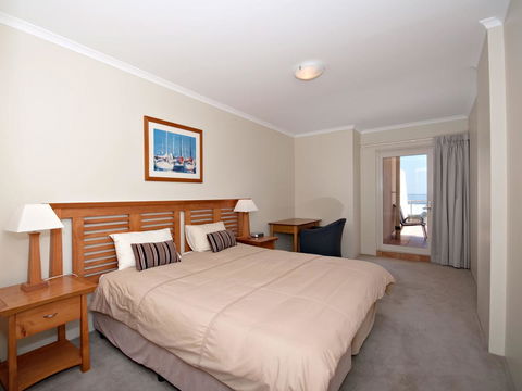 Messines Street, Breakwater Apartment, 104 - Travel Agents 5