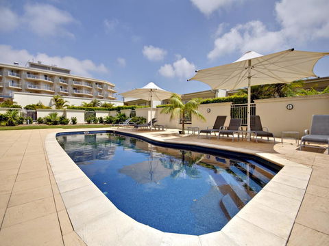 Messines Street, Breakwater Apartment, 104 - Travel Agents 12