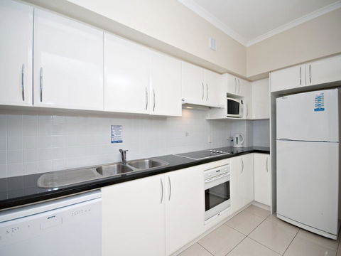 Messines Street, Breakwater Apartment, 104 - Travel Agents 4