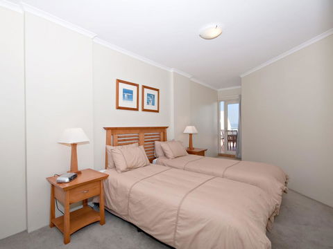 Messines Street, Breakwater Apartment, 104 - Travel Agents 7
