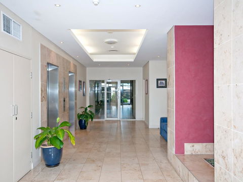 Messines Street, Breakwater Apartment, 104 - Travel Agents 14
