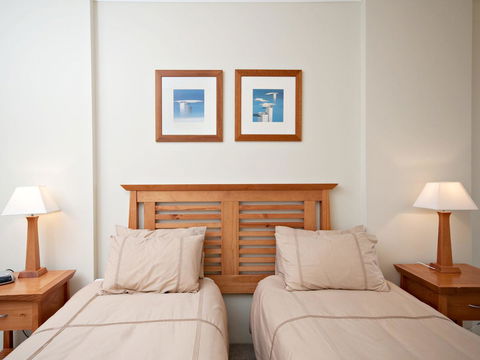 Messines Street, Breakwater Apartment, 104 - Travel Agents 8