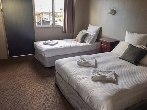 Commercial Hotel Motel Lithgow - Tourism Guide 12