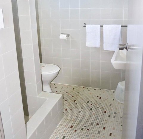 Commercial Hotel Motel Lithgow - Tourism Guide 16